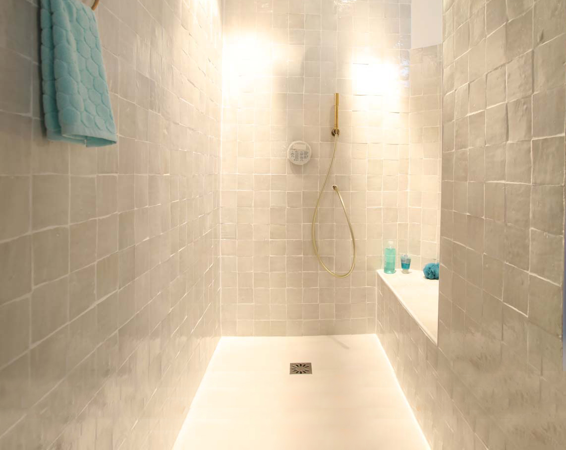 Créer un banc dans une douche à l'italienne (Vidéo) [THEMATIQUE]