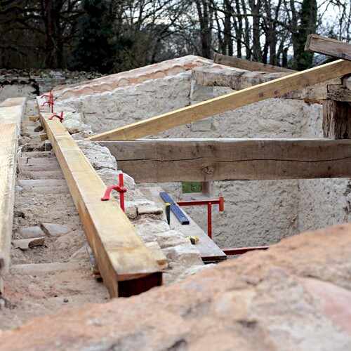 Ceinturer et cha�ner les murs d'une maison