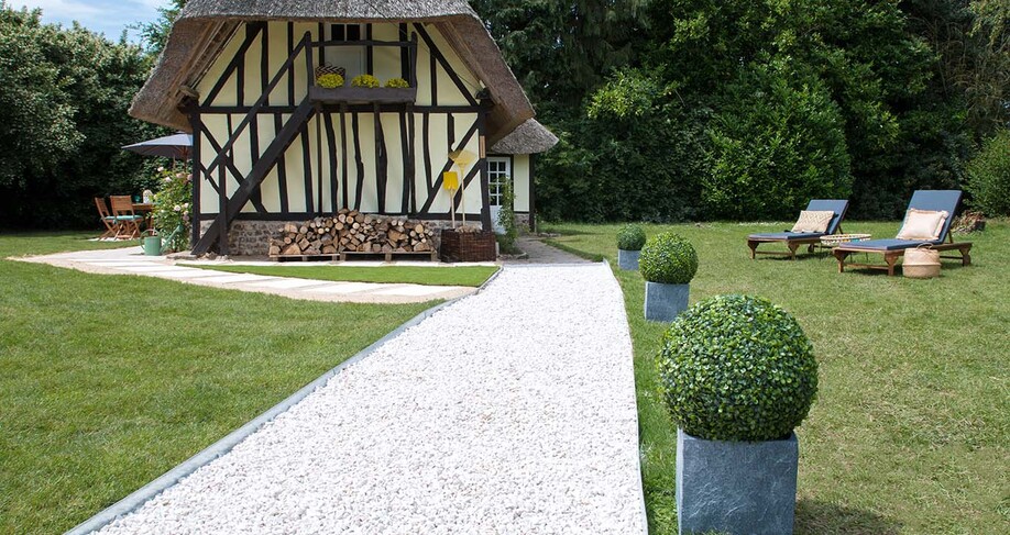 Visuel - Allées de pavés, cailloux, béton ou l'art de faire son chemin dans son jardin